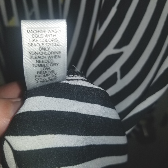 Cato 22/24 Black/White/Yellow Blouse - Picture 5 of 5